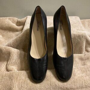 Womans Trotters Doris Pumps, 1.5' Heel Shoes, Size 8.5N